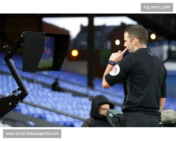 VAR尺度争议再现,联盟需平衡技术介入与比赛流畅性 VAR尺度争议再现,联盟需平衡技术介入与比赛流畅性